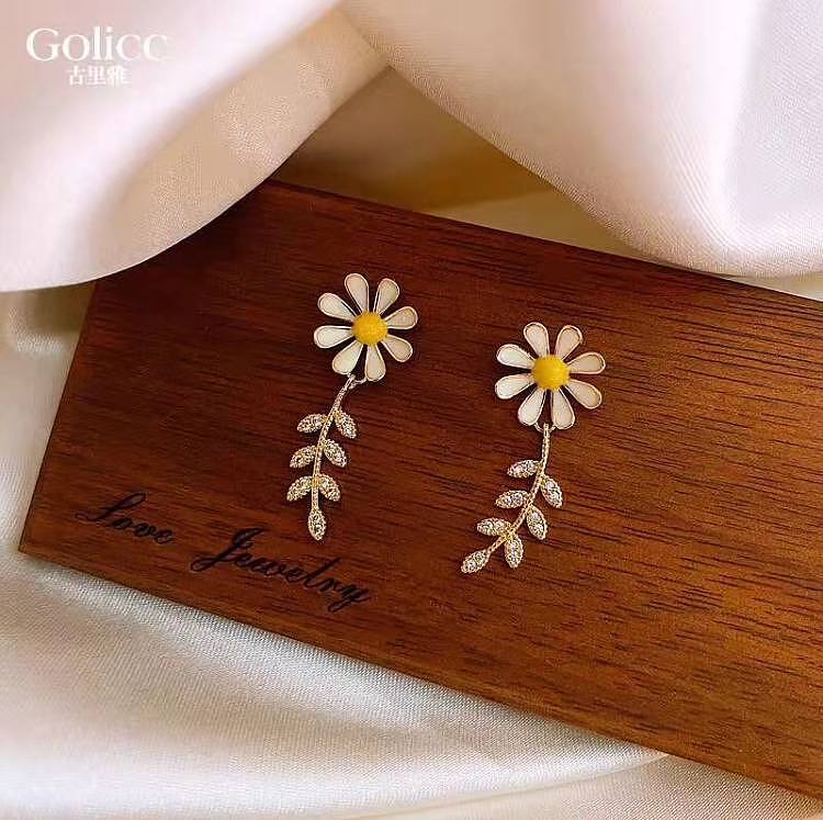 گوشواره بابونه
